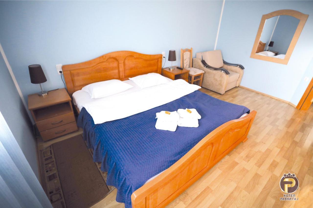 Hotel Ravni Gaj Knic Extérieur photo