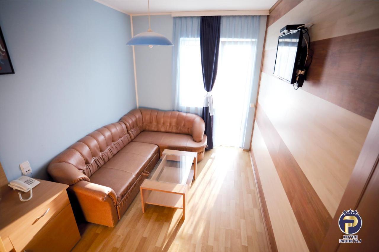 Hotel Ravni Gaj Knic Extérieur photo